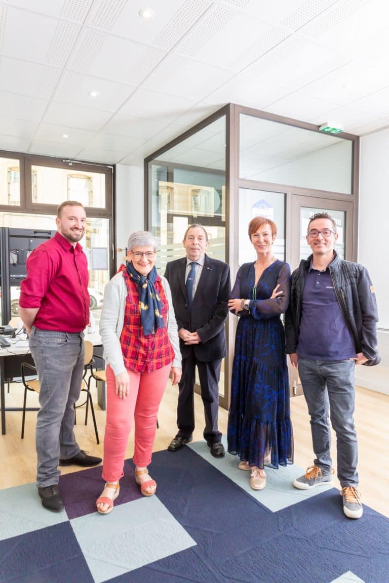 Photo de groupe entreprise du secteur tertiaire dans l'assurance