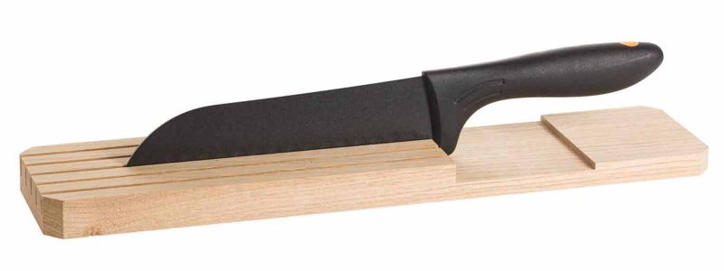 Couteau sur son suport en bois