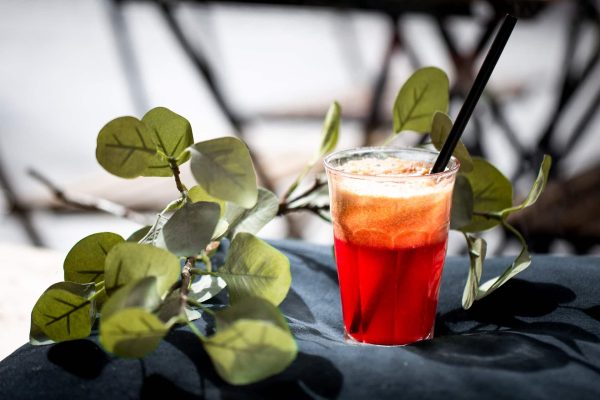 Photo culinaire pour une boisson citron betterave